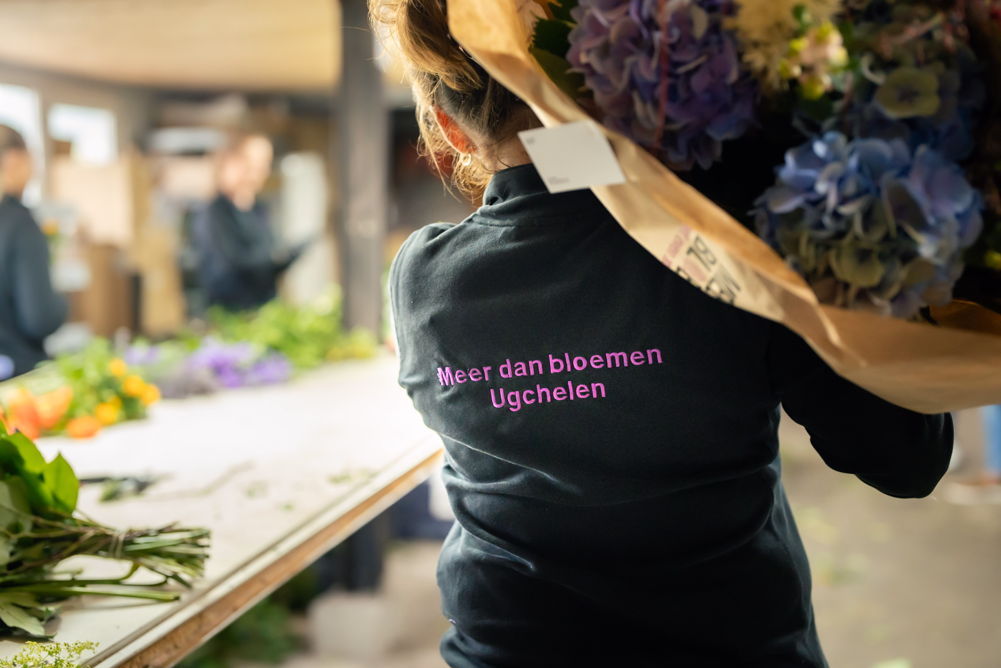 Meer dan bloemen vest met boeket